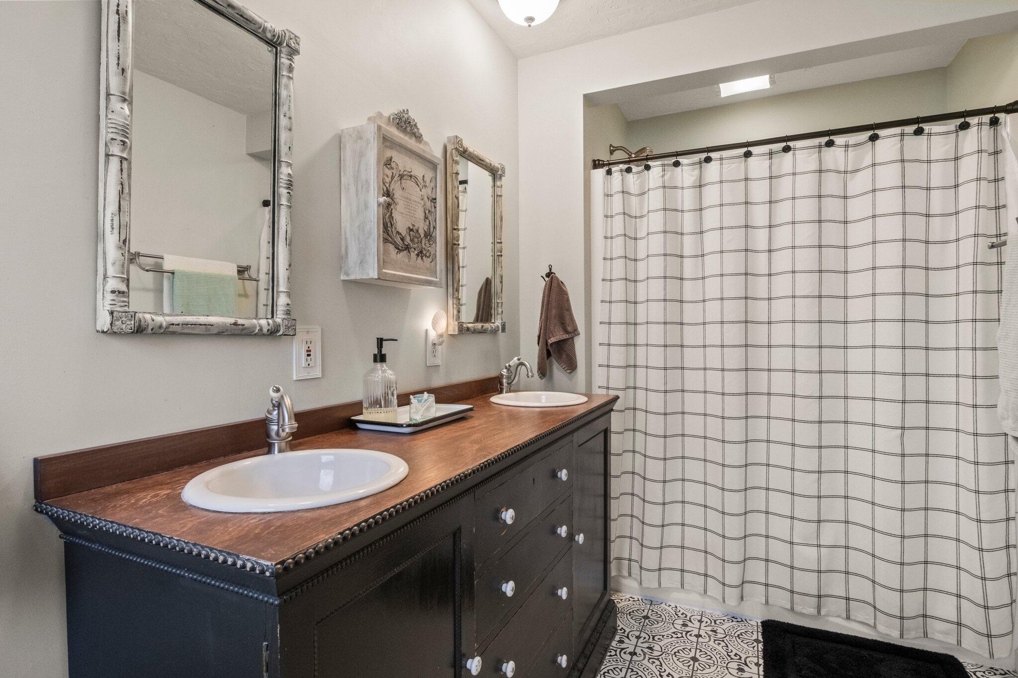 6 Aspen Road Buzzards Bay, MA 02532 - Photo 26 of 37 primary bath