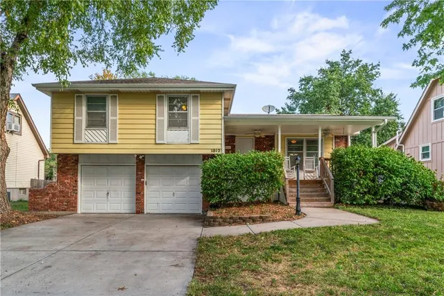 $349,900 | 1012 East Piatt Lane, Olathe, KS 66061