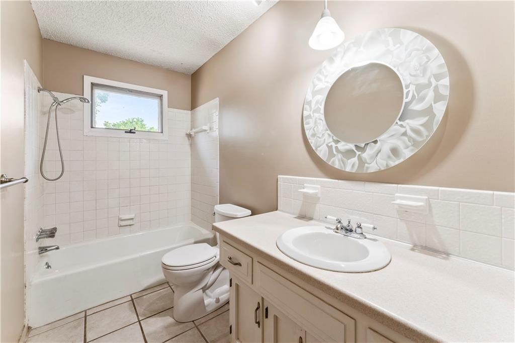 1012 East Piatt Lane Olathe, KS 66061 - Photo 14 of 39