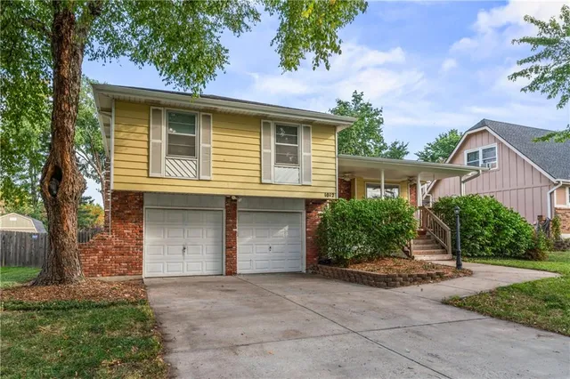 $349,900 | 1012 East Piatt Lane, Olathe, KS 66061