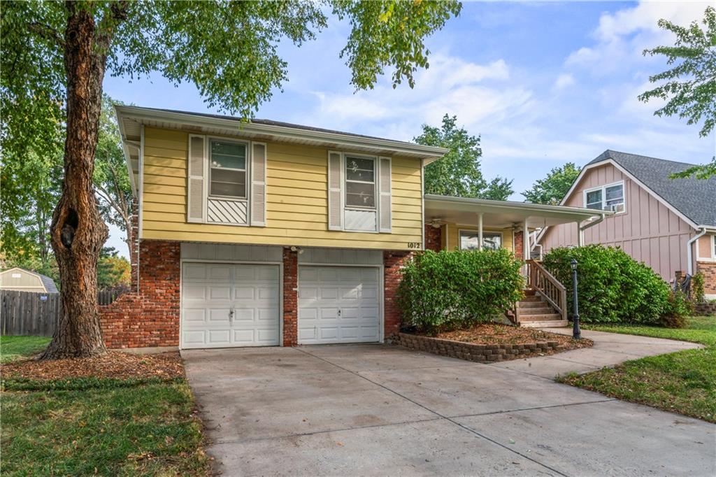 1012 East Piatt Lane Olathe, KS 66061 - Photo 2 of 39