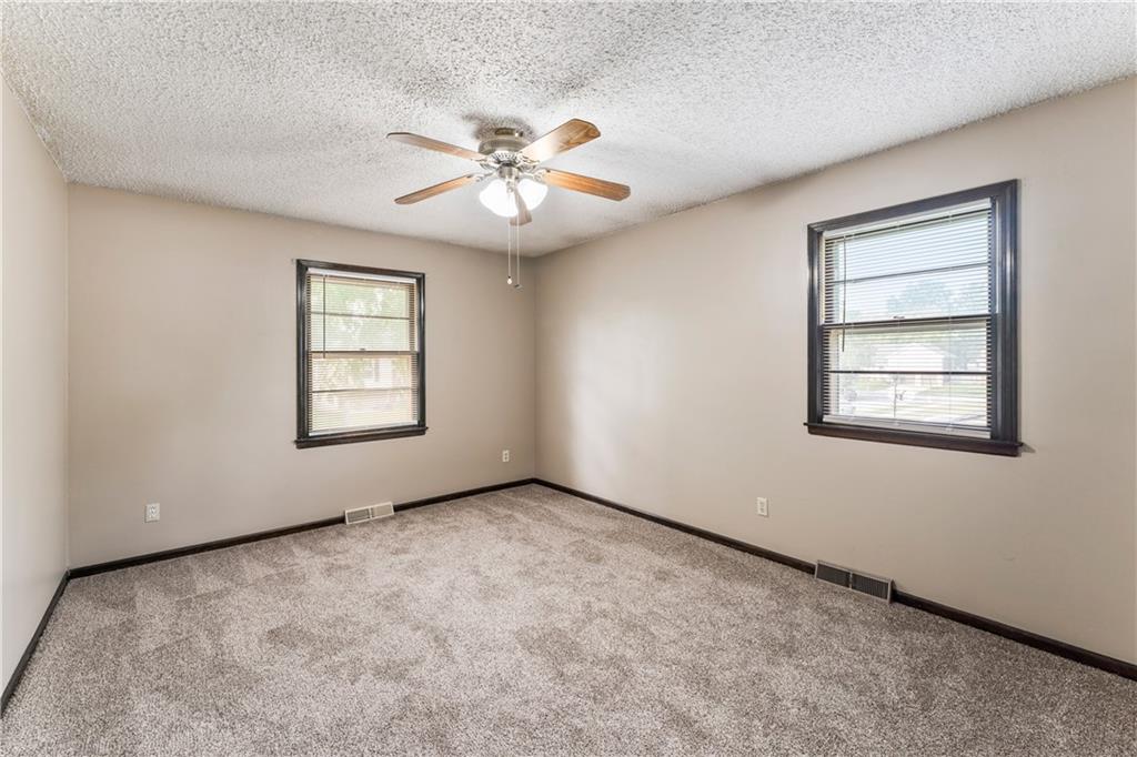 1012 East Piatt Lane Olathe, KS 66061 - Photo 23 of 39