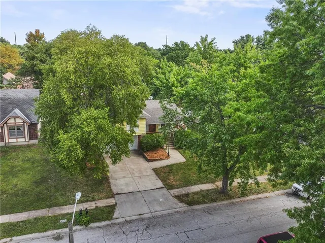 $349,900 | 1012 East Piatt Lane, Olathe, KS 66061