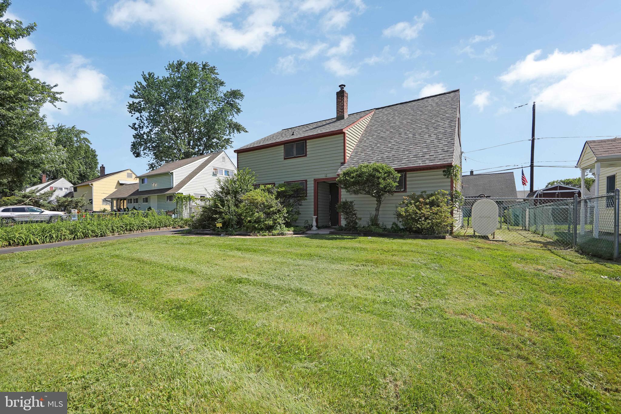12 Geranium Road Levittown, PA 19057 - Photo 4 of 38 a house view with a garden space