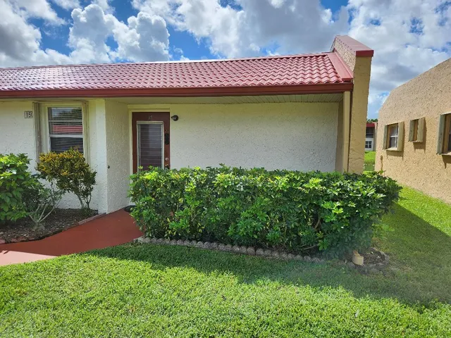$1,500 | 150 Lake Barbara Drive, West Palm Beach, FL 33411