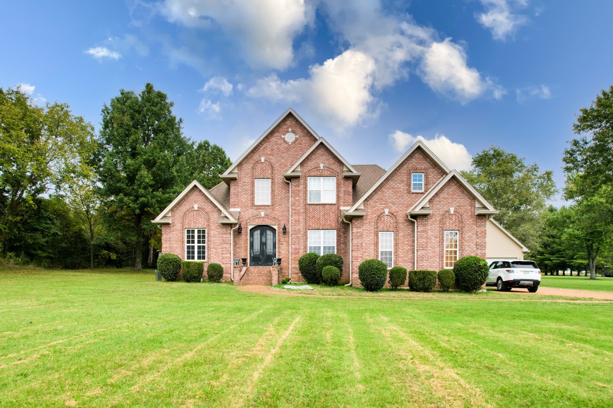 1775 Beckwith Road Mount Juliet, TN 37122 - Photo 2 of 64 a front view of a house with garden