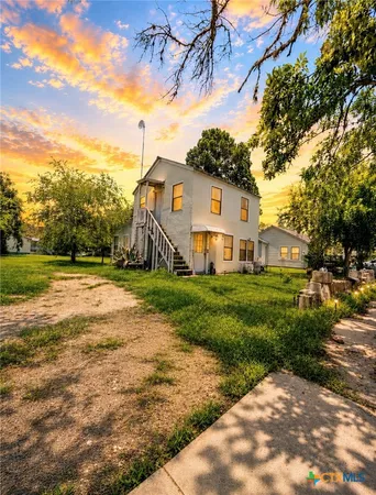 $105,000 | 409 North Ave D, Waelder, TX 78959