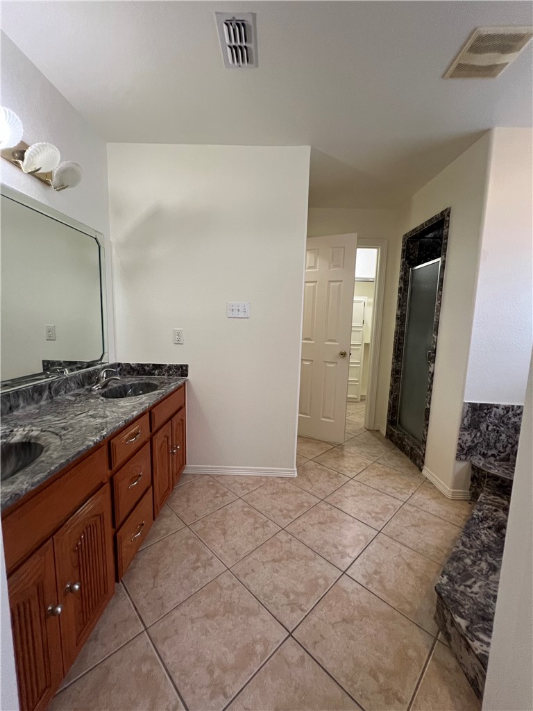 1245 Carlos Trail Alice, TX 78332 - Photo 19 of 25 Master Bathroom