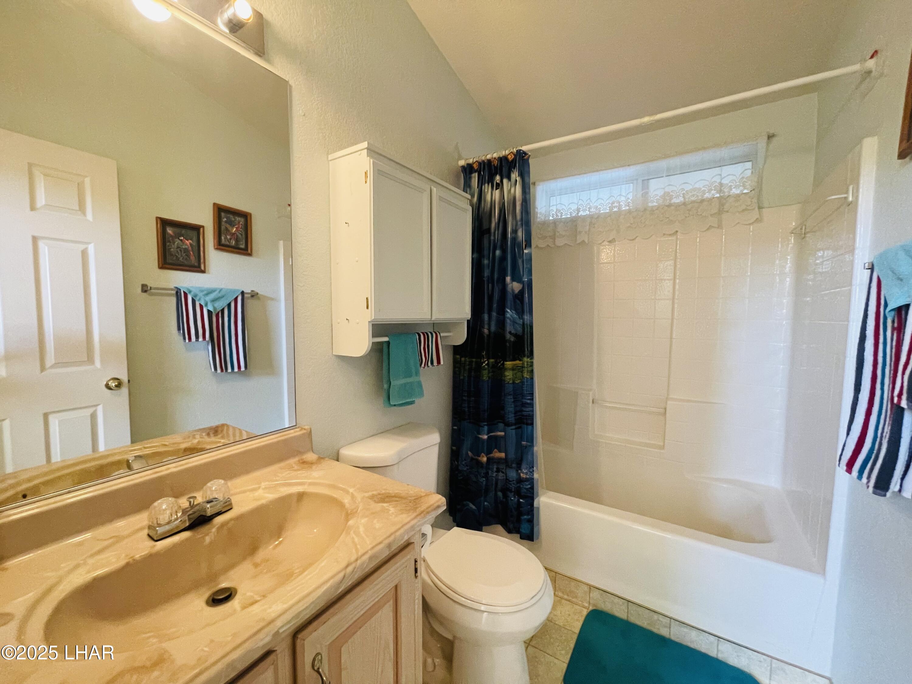 676 Hagley Loop Quartzsite, AZ 85346 - Photo 14 of 49 Guest Bathroom