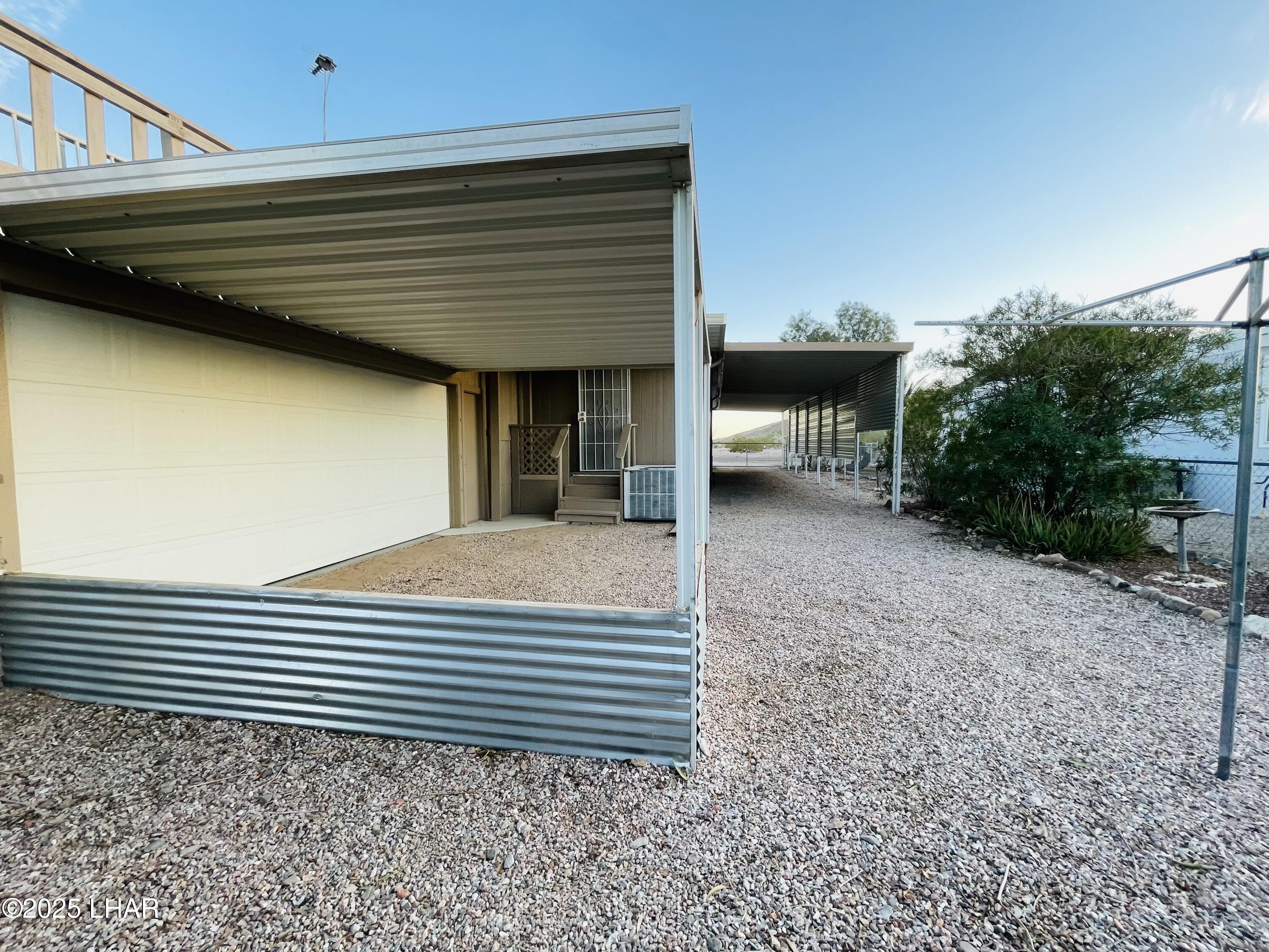 676 Hagley Loop Quartzsite, AZ 85346 - Photo 31 of 49 Garage entrance/carport