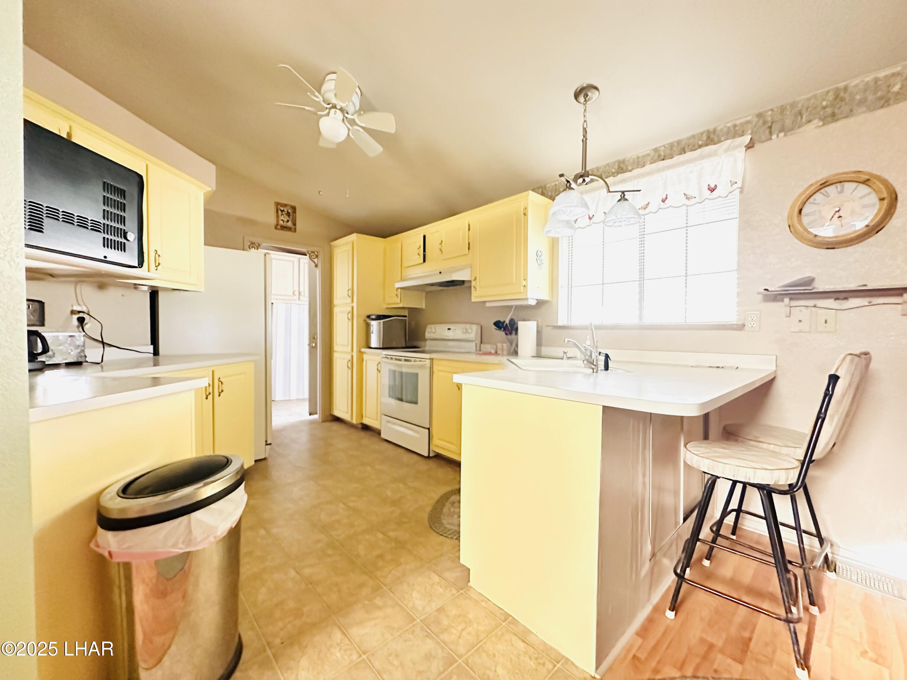 676 Hagley Loop Quartzsite, AZ 85346 - Photo 4 of 49 Kitchen
