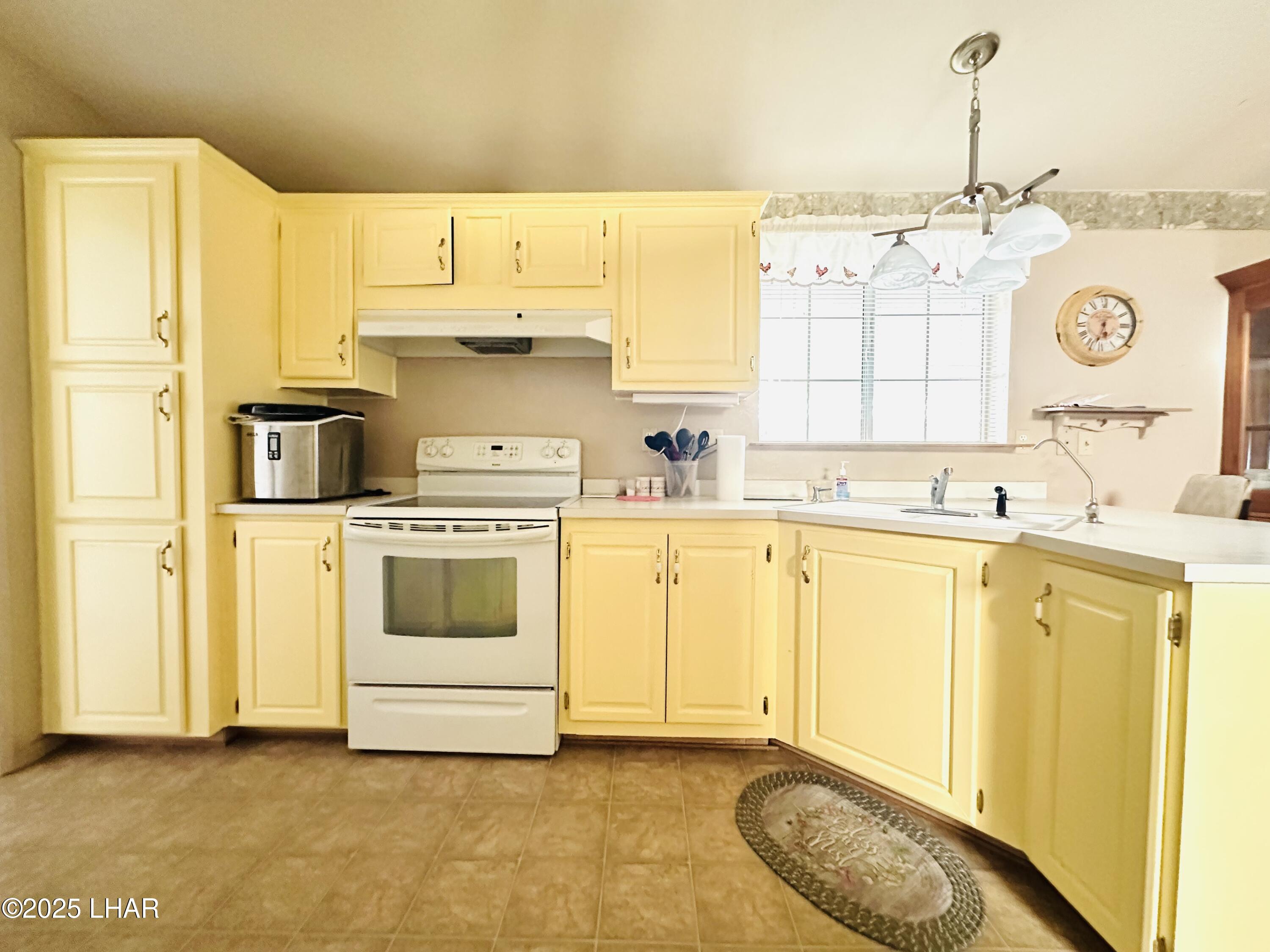 676 Hagley Loop Quartzsite, AZ 85346 - Photo 5 of 49 Kitchen