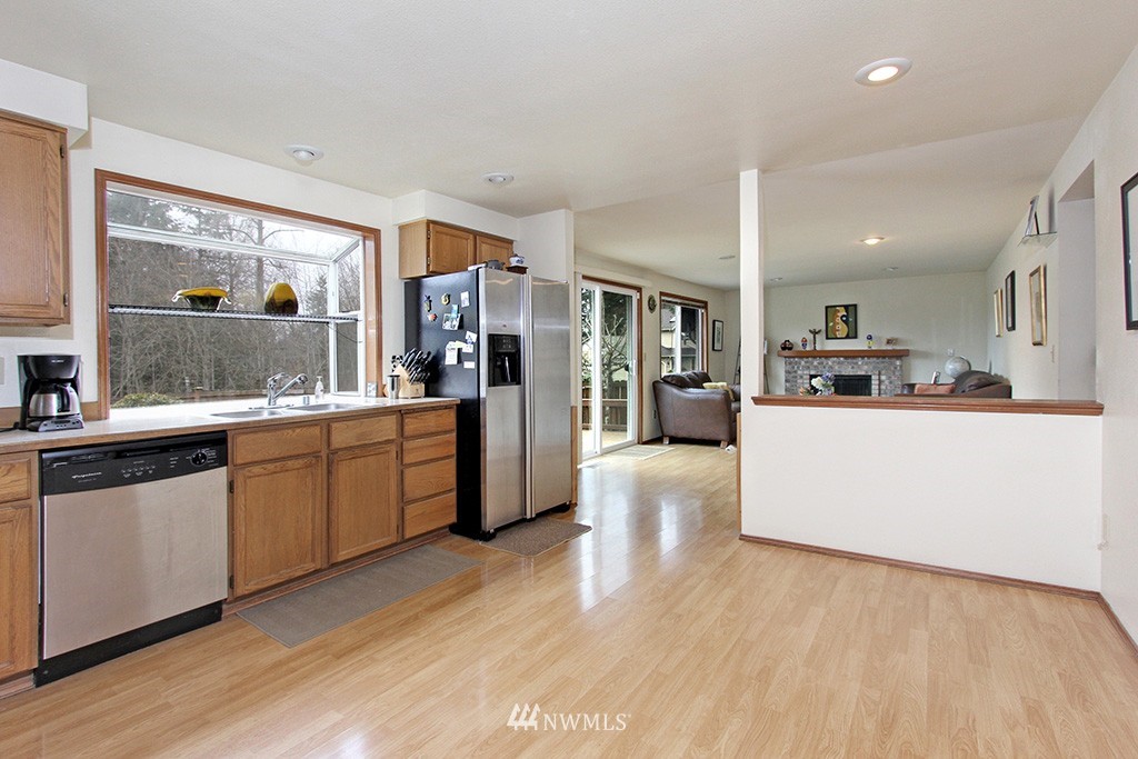 13305 Southeast 195th Street Renton, WA 98058 - Photo 5 of 18 Gallery Image 5