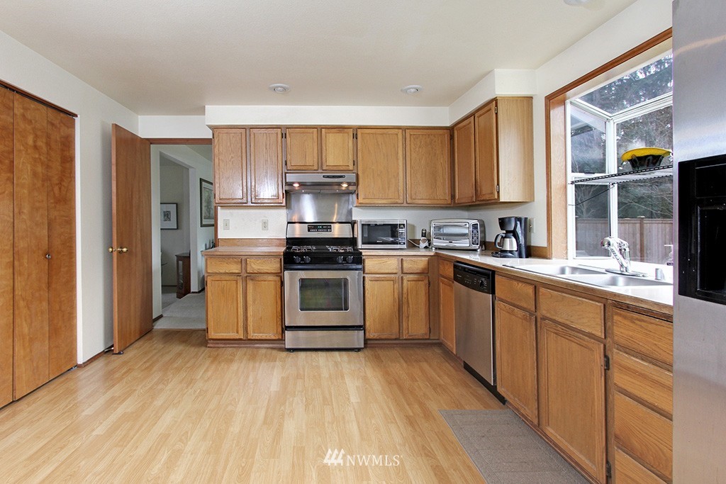 13305 Southeast 195th Street Renton, WA 98058 - Photo 6 of 18 Gallery Image 6