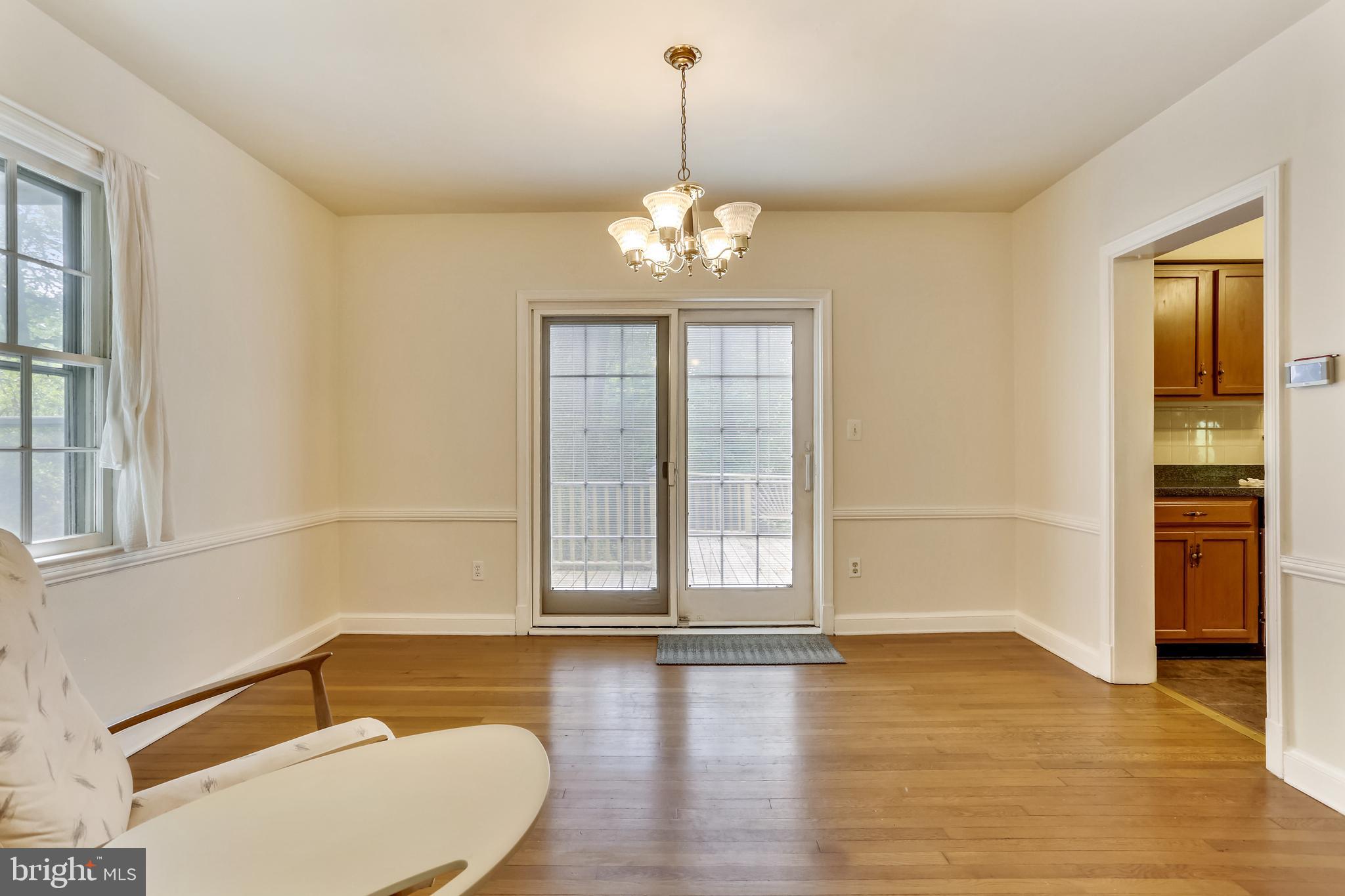 102 Denver Road Silver Spring, MD 20910 - Photo 6 of 36 Dining room - built in shades in slider