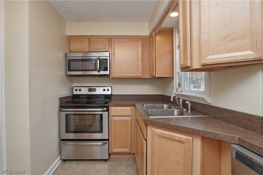 5207 Spencer Road Cleveland, OH 44124 - Photo 9 of 24 Gallery Image 9