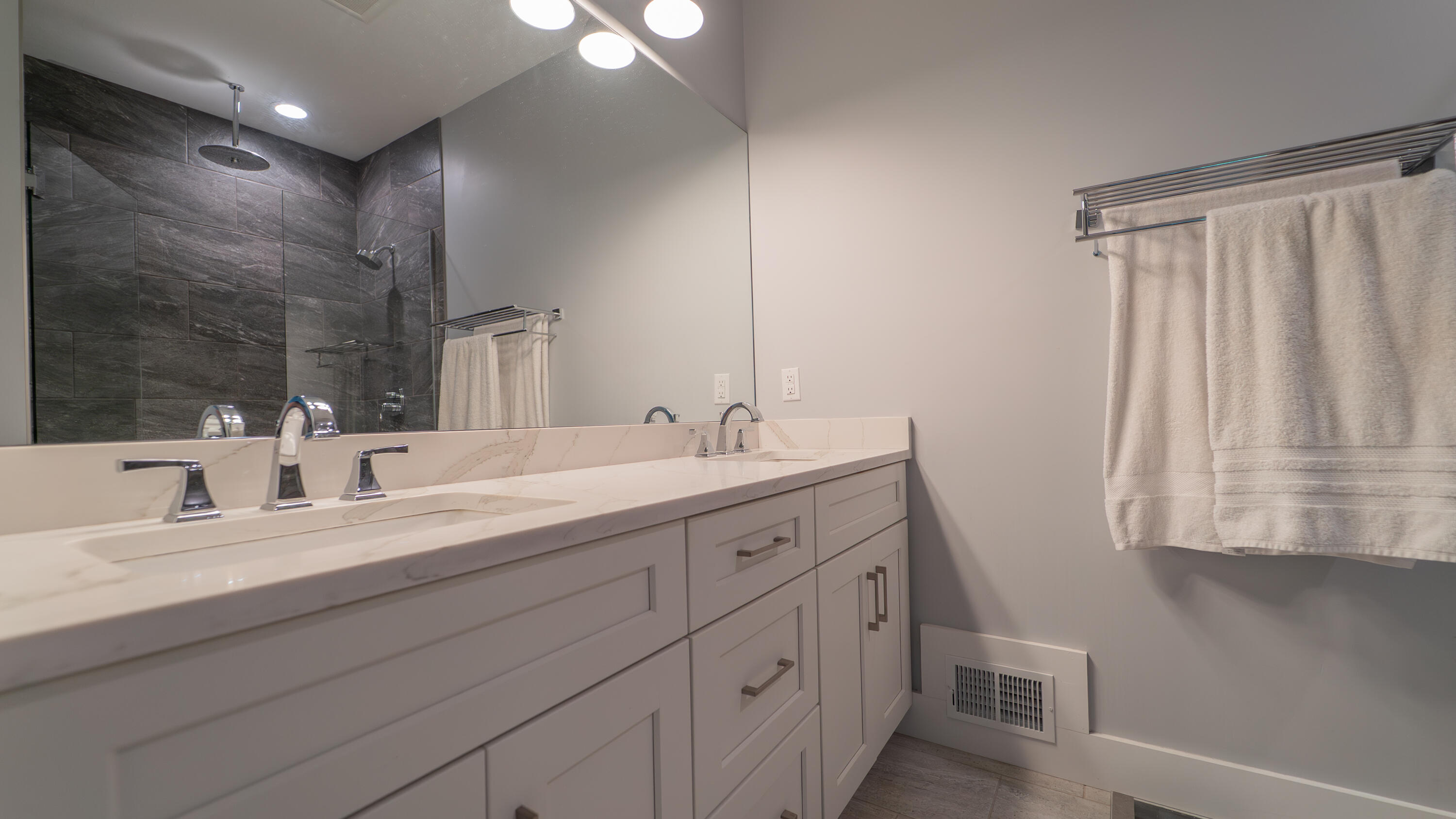2816 Niles Buchanan Road Buchanan, MI 49107 - Photo 26 of 50 Primary En-suite bath