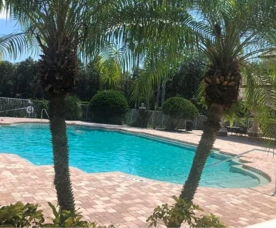 a view of a back yard