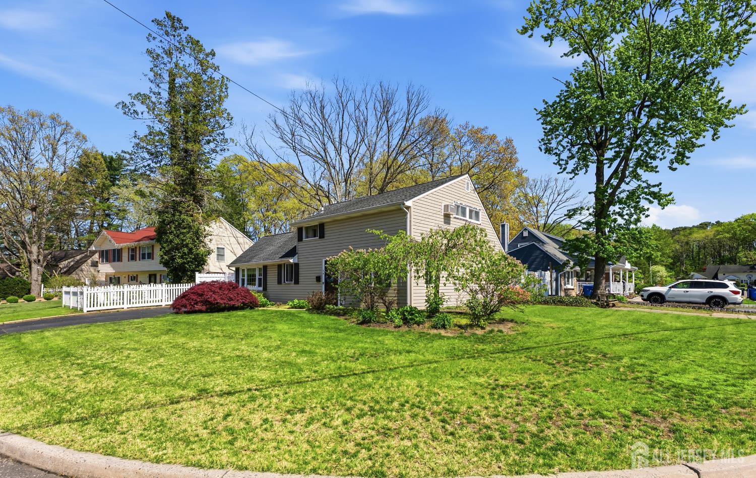 14 Sunrise Road Old Bridge, NJ 08857 - Photo 6 of 32 a view of a garden with an tree