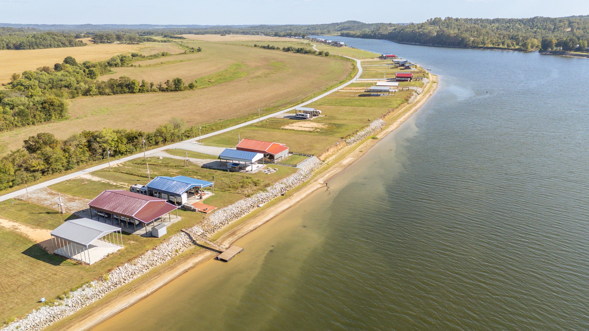 1997 Hardin Bottom River Road Clifton, TN 38425 - Photo 20 of 50 a view of an ocean with a table and chairs