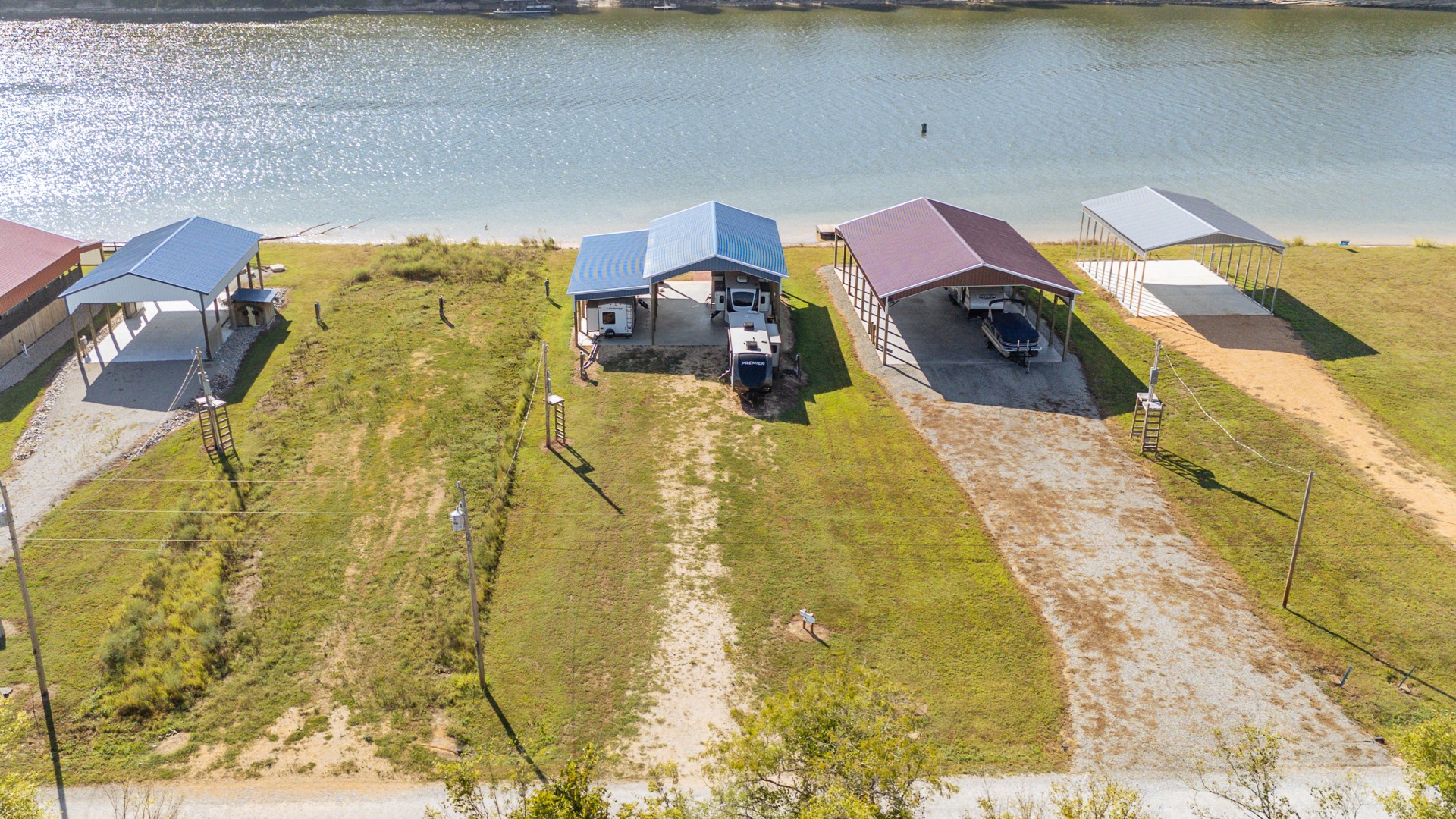 1997 Hardin Bottom River Road Clifton, TN 38425 - Photo 41 of 50 a bedroom with a bed