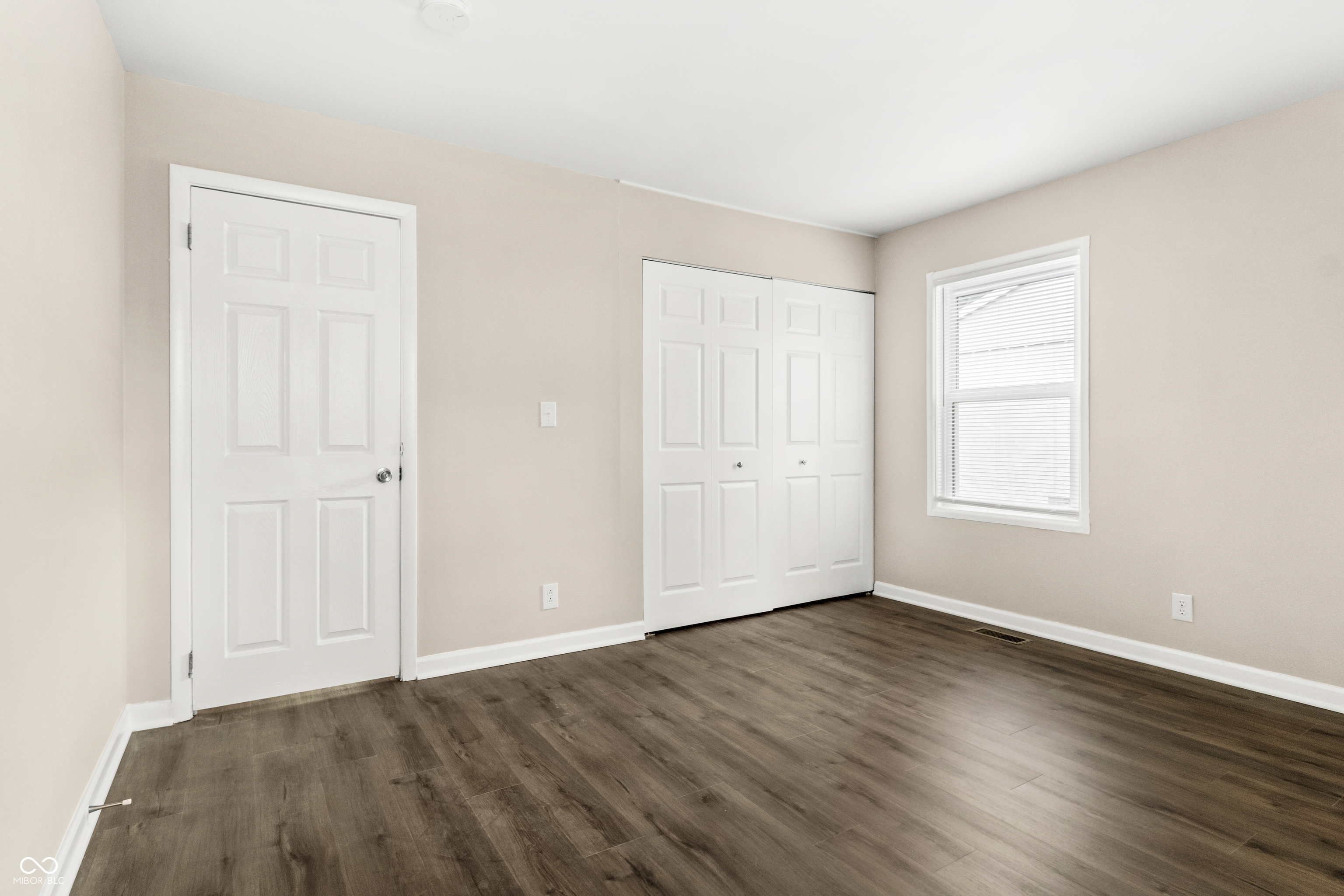 8128 Barry Road Indianapolis, IN 46219 - Photo 14 of 20