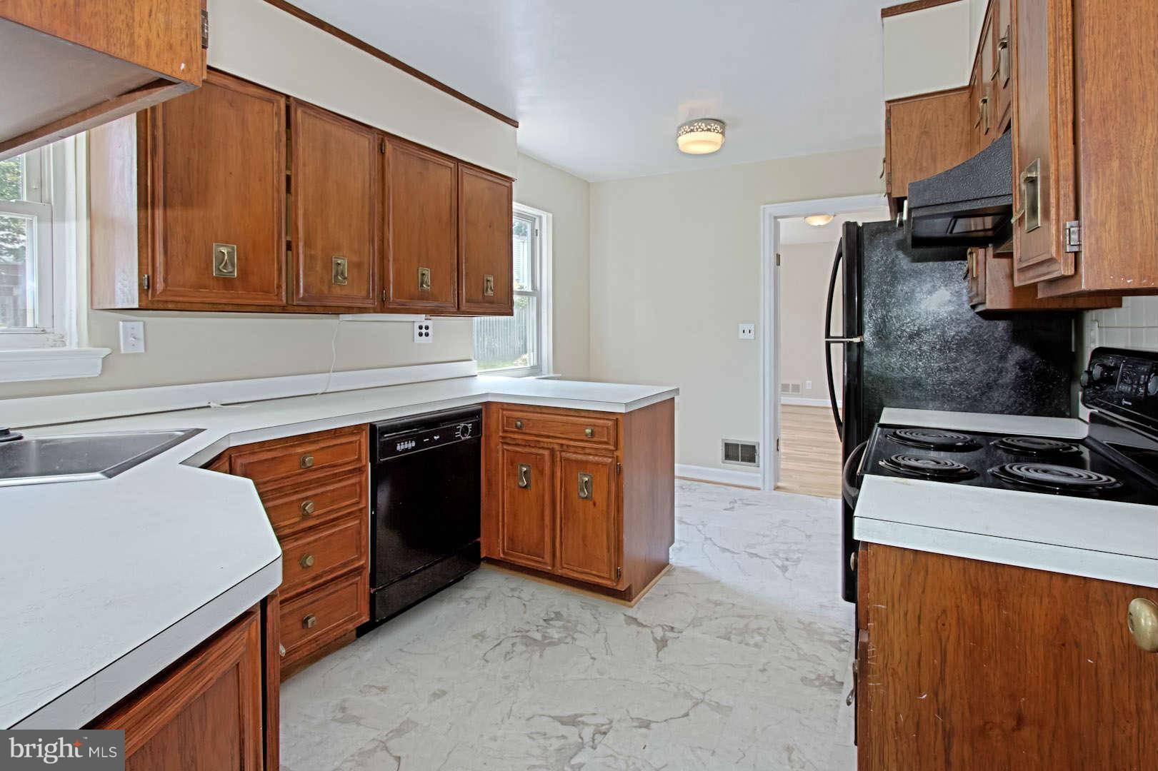 4007 Ridge Road Annandale, VA 22003 - Photo 11 of 27 Living Room