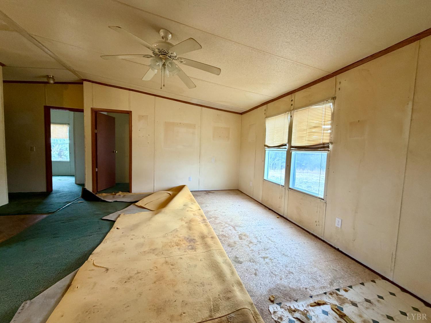 1472 Twenty Two Road Pamplin, VA 23958 - Photo 3 of 38 Living Room