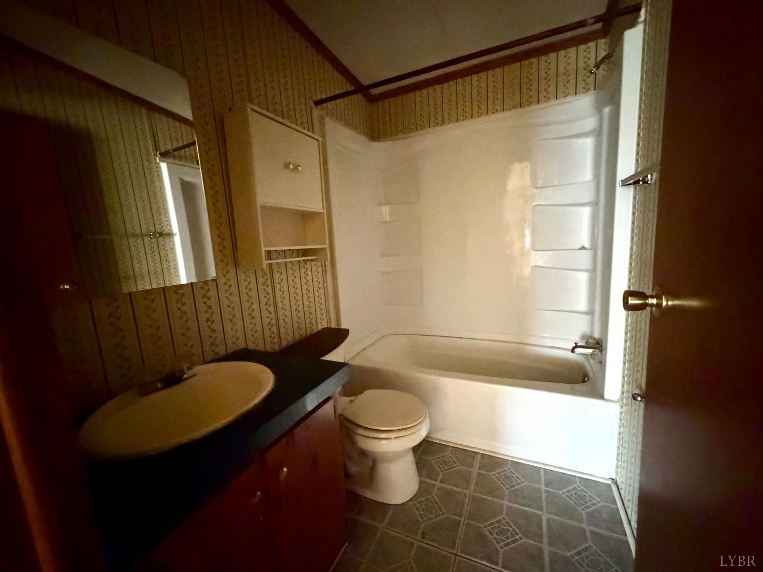 1472 Twenty Two Road Pamplin, VA 23958 - Photo 9 of 38 Second bathroom