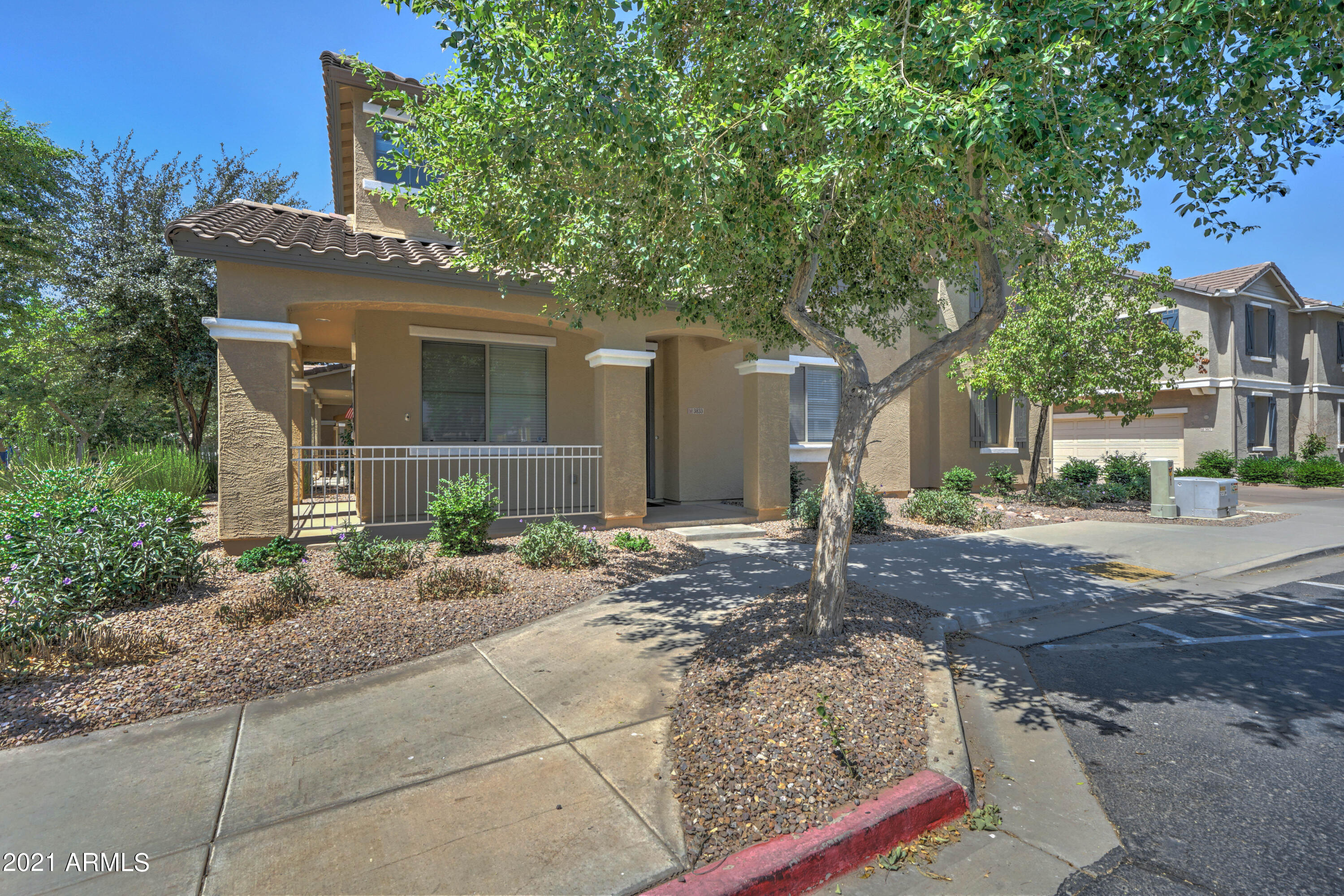 3833 East Trigger Way Gilbert, AZ 85297 - Photo 4 of 31 3833 E Trigger Way-2