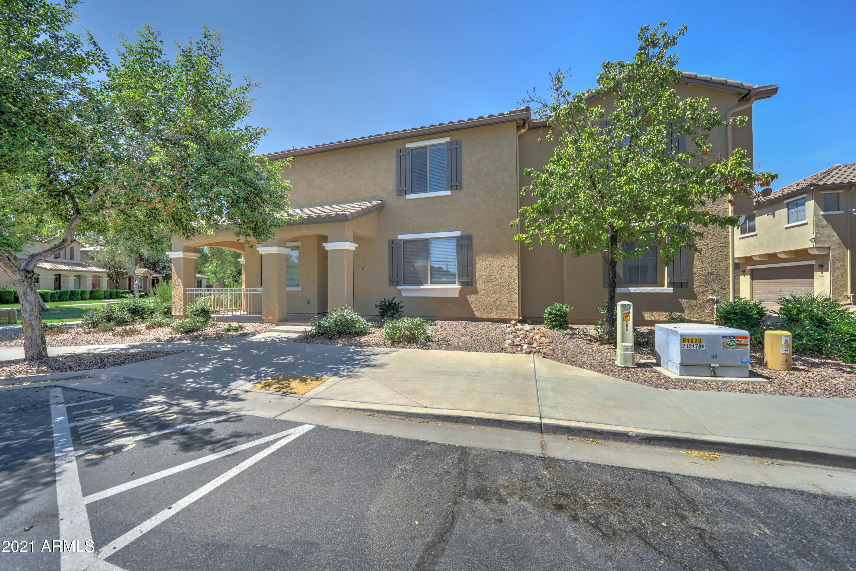 3833 East Trigger Way Gilbert, AZ 85297 - Photo 5 of 31 3833 E Trigger Way-3