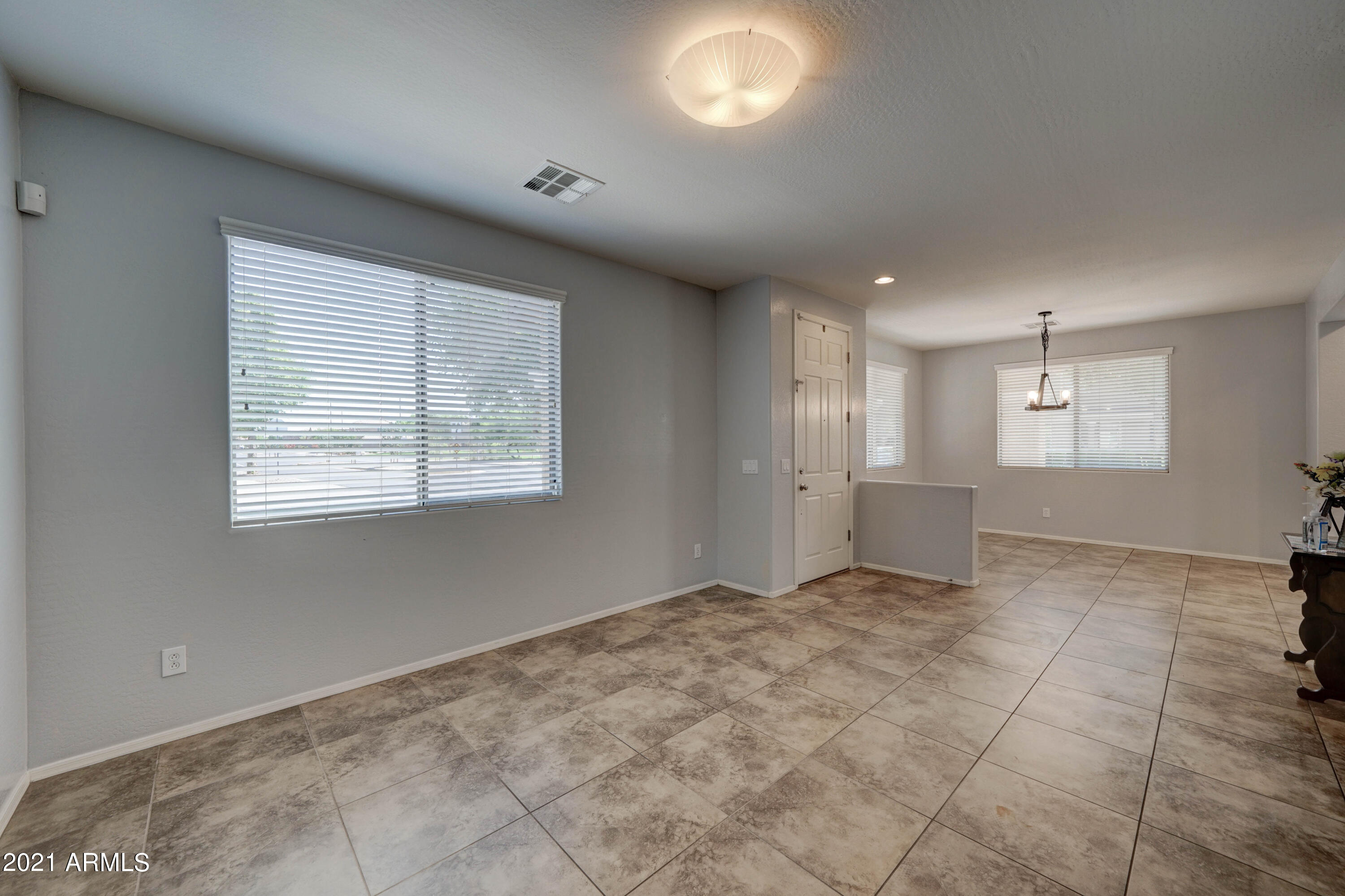 3833 East Trigger Way Gilbert, AZ 85297 - Photo 8 of 31 3833 E Trigger Way-6
