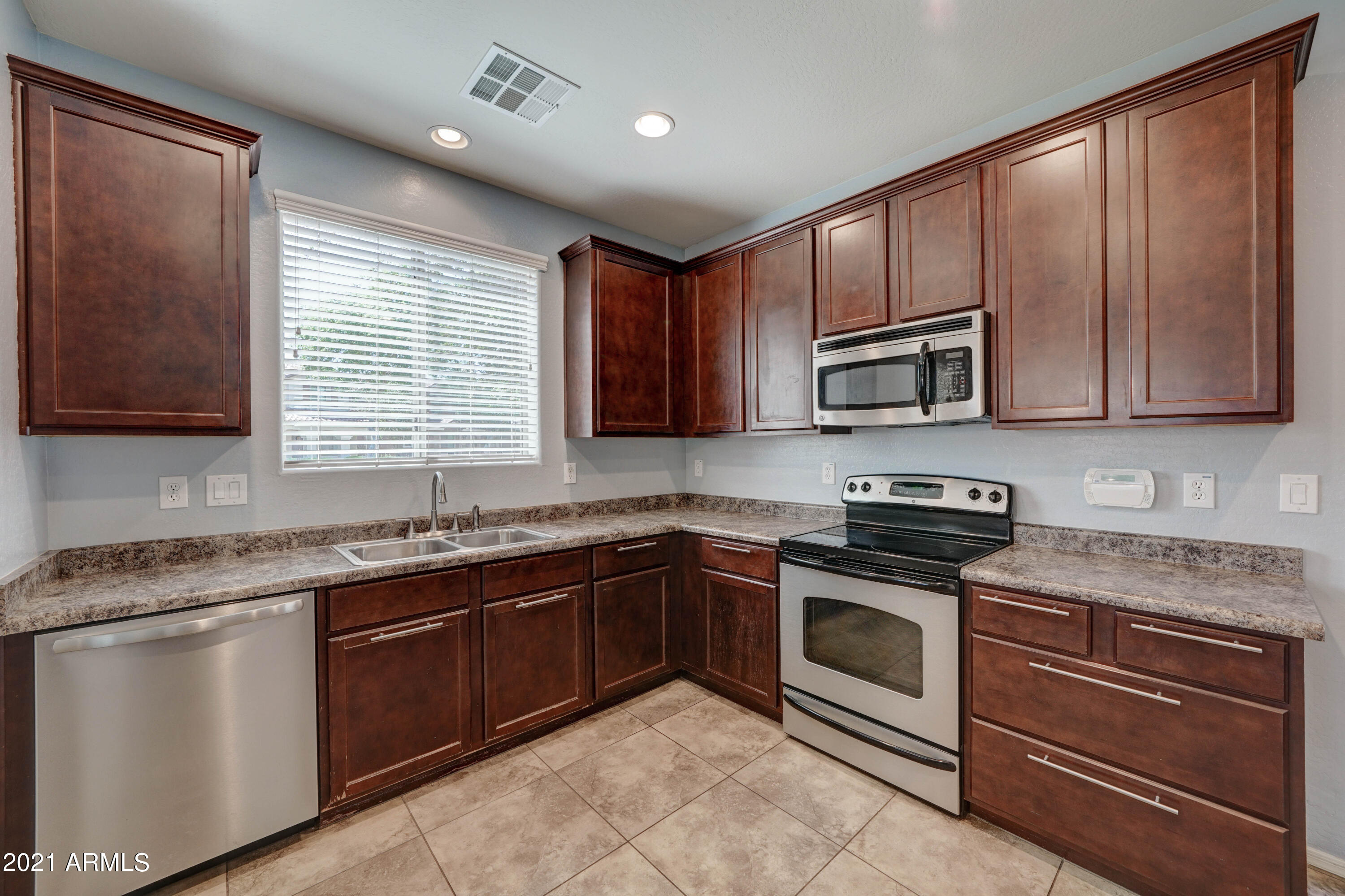 3833 East Trigger Way Gilbert, AZ 85297 - Photo 10 of 31 3833 E Trigger Way-8