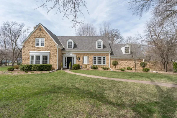 $1,150,000 | 1128 Carney Avenue, Mankato, MN 56001