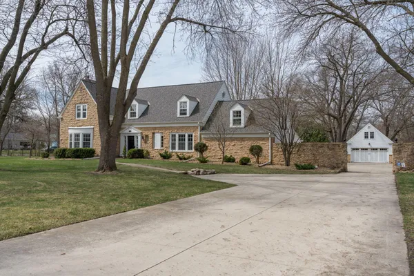 $1,150,000 | 1128 Carney Avenue, Mankato, MN 56001
