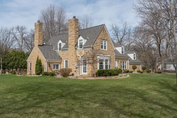 $1,150,000 | 1128 Carney Avenue, Mankato, MN 56001