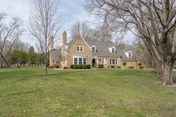 $1,150,000 | 1128 Carney Avenue, Mankato, MN 56001