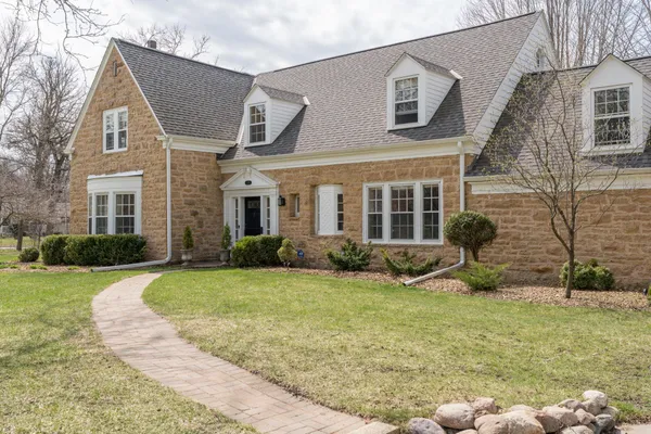 $1,150,000 | 1128 Carney Avenue, Mankato, MN 56001