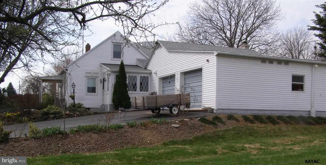 881 Pine Grove Road Hanover, PA 17331 - Photo 3 of 35 a front view of a house with a yard