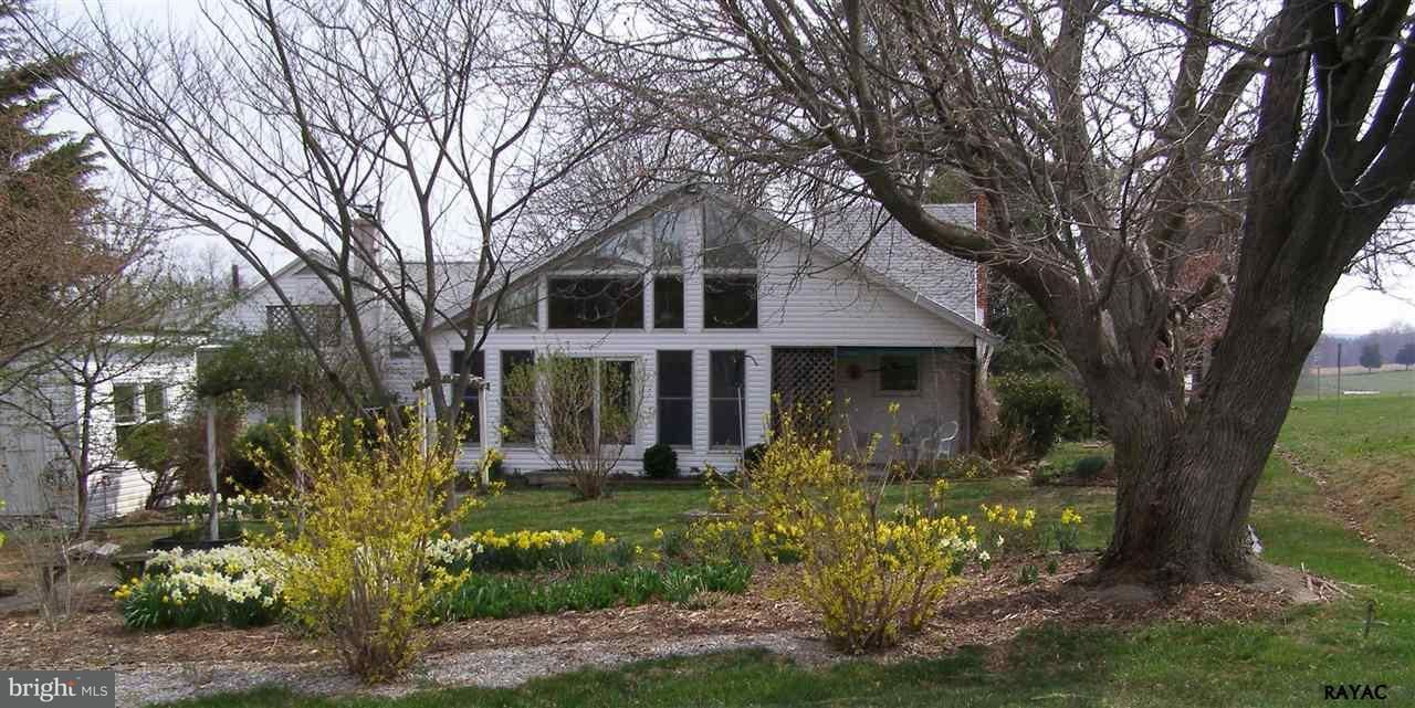 881 Pine Grove Road Hanover, PA 17331 - Photo 6 of 35 a front view of a house with garden