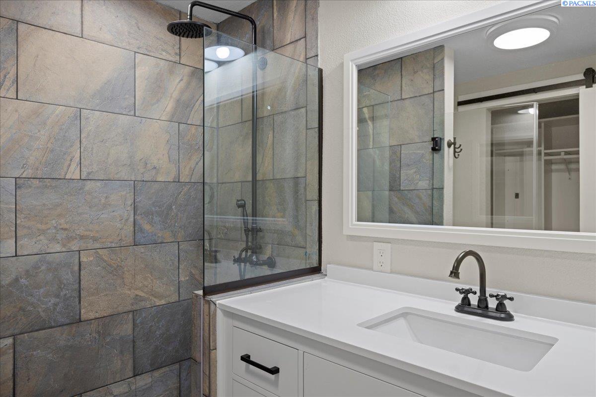 23206 South Finley Road Kennewick, WA 99337 - Photo 12 of 24 Gallery Image 12