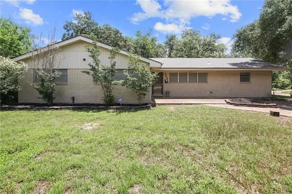 $3,200 | 305 West Brookside Drive, Bryan, TX 77801