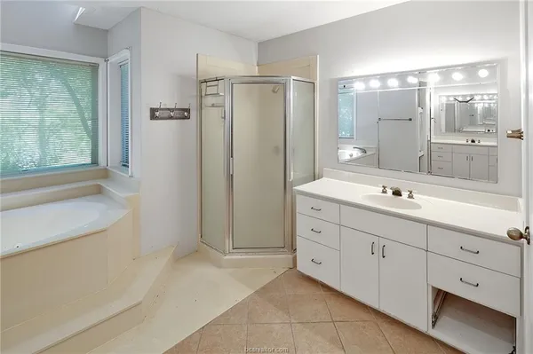 $3,200 | 305 West Brookside Drive, Bryan, TX 77801