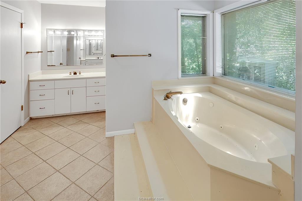 305 West Brookside Drive Bryan, TX 77801 - Photo 27 of 43