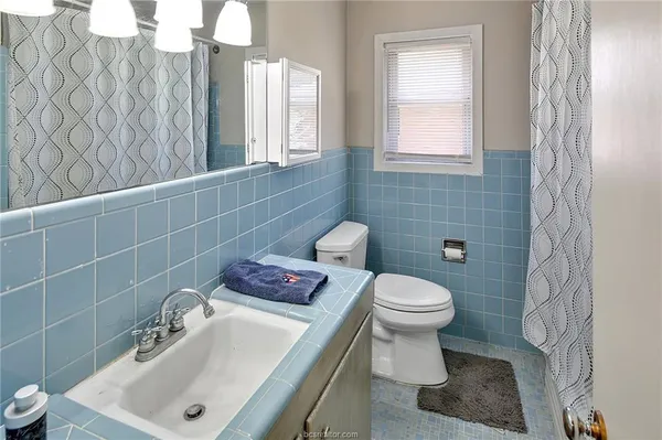 $3,200 | 305 West Brookside Drive, Bryan, TX 77801