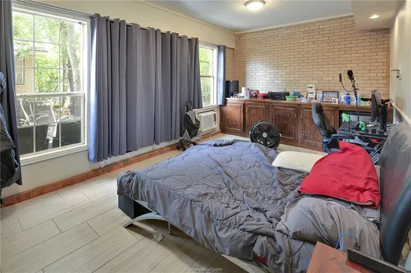 $3,200 | 305 West Brookside Drive, Bryan, TX 77801