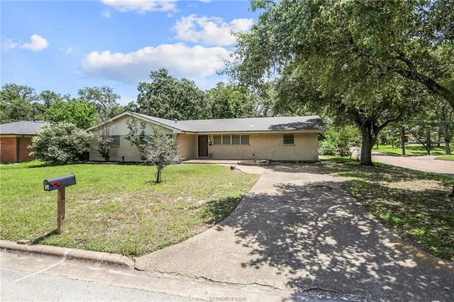 $3,500 | 305 West Brookside Drive, Bryan, TX 77801