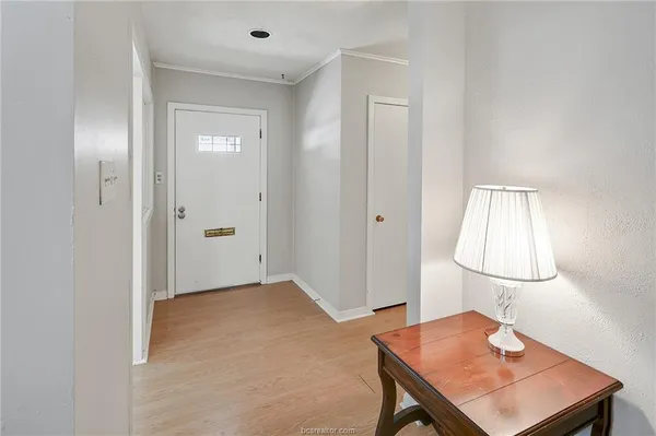 $3,200 | 305 West Brookside Drive, Bryan, TX 77801