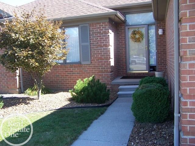 49248 Monte Road New Baltimore, MI 48047 - Photo 4 of 54 31360643-3.JPG
