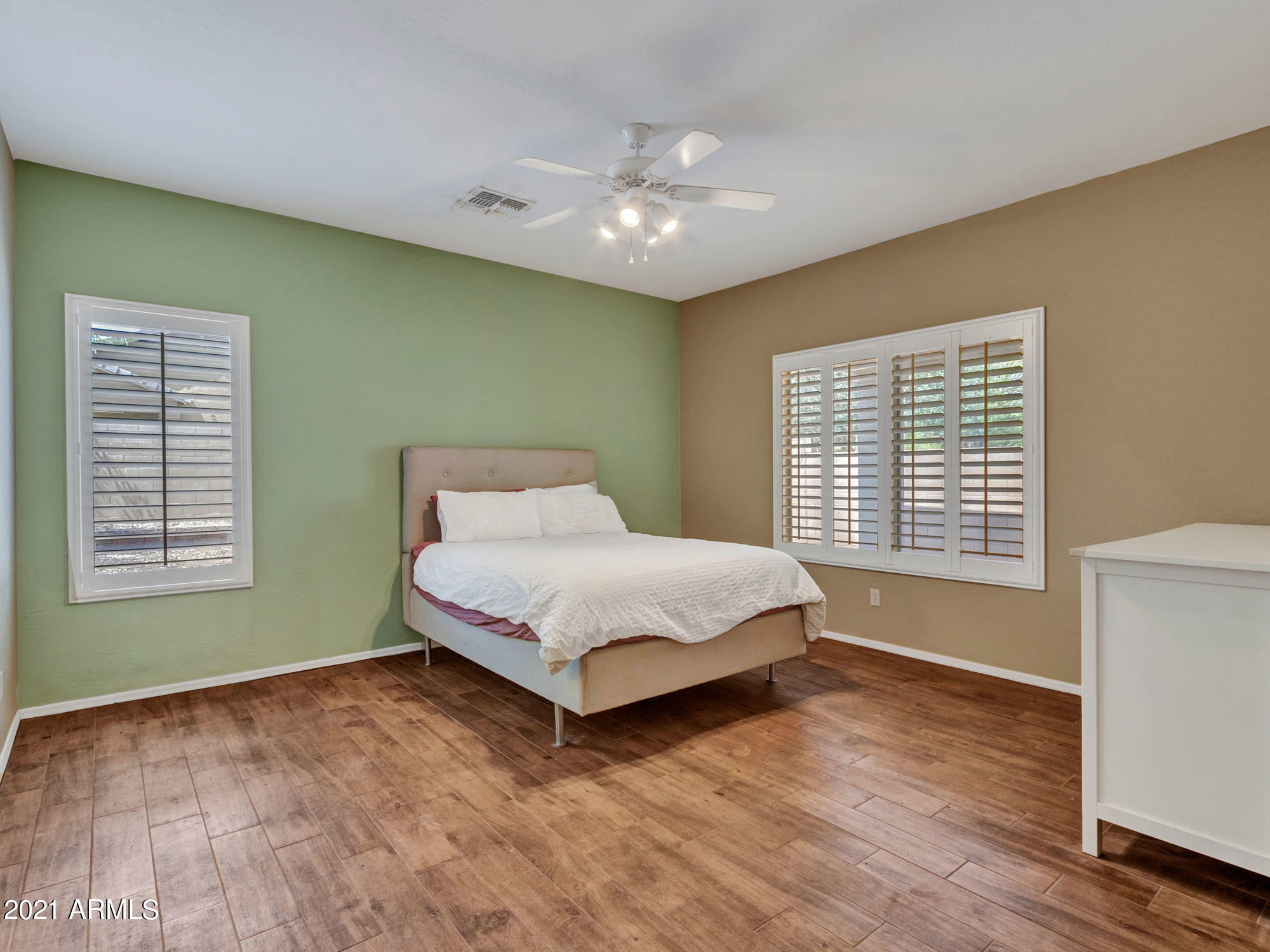 4622 West Cottontail Road Phoenix, AZ 85086 - Photo 12 of 34 4622 W Cottontail Rd_05-Master Bedroom (